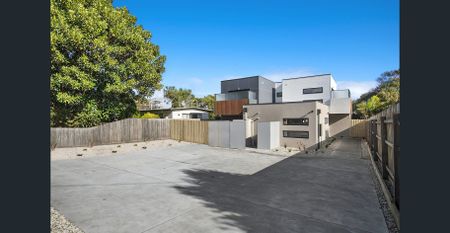 Downstairs Room with Courtyard and Electricity & Water Included!!!!!! - Photo 2