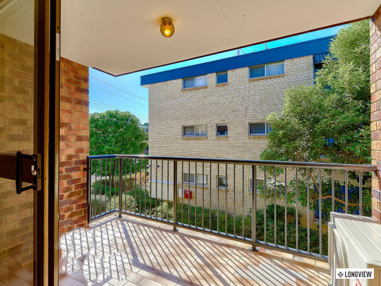 Stylish Renovated Apartment with Air Con & Ceiling Fans - Photo 1