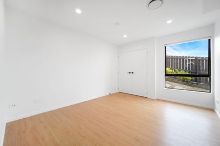 Designer 5 Bedroom Home Hillsborough - Photo 5