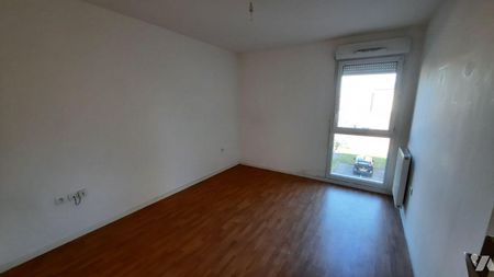 Nous vous proposons à la location un appartement de standing situé à Phalempin, d'une surface h... - Photo 4