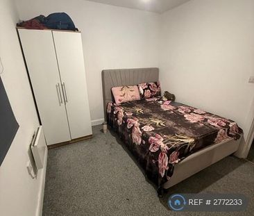 1 bedroom in a flat share to rent - Photo 5