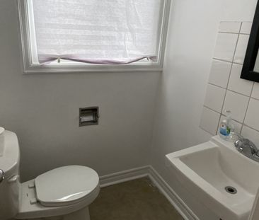 4 Roleika Drive – 3 BR + DEN, 1.5 BATHROOMS DARTMOUTH DUPLEX AVAILA... - Photo 5