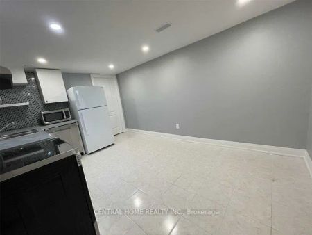 Property For Lease | N9258899 - Photo 2