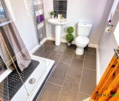 2 BEDROOM House - End Terrace - Photo 1