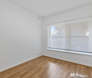 WELL-PRESENTED TWO BEDROOM UNIT IN SOUGHT AFTER LOCATION! (MORE PHO... - Photo 6