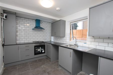 Mill Road, Kettering, Northants, NN16 - Photo 2