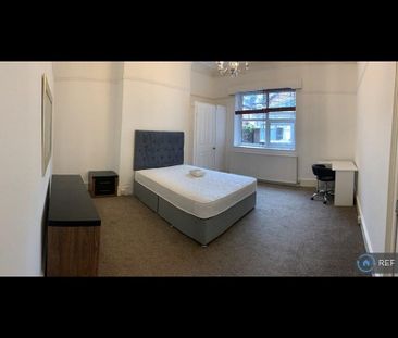 8 bedroom terraced house to rent - Photo 3