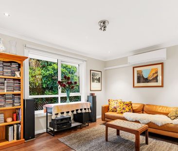 Spacious Home with Beautiful Gardens and Outdoor Decking - Photo 1