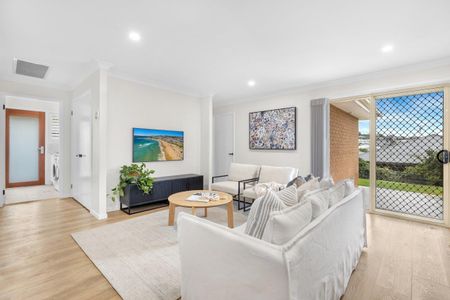 8 Harcourt Parade, Macquarie Hills NSW 2285 - House For Rent | Domain - Photo 5