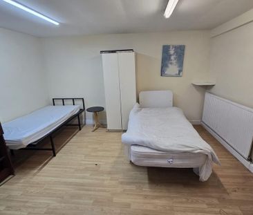 2 bedroom property to rent - Photo 4