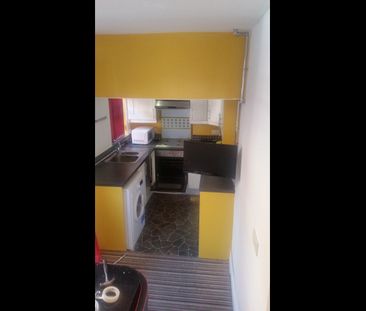 Room in a Shared House, Brentbridge Road, M14 - Photo 1