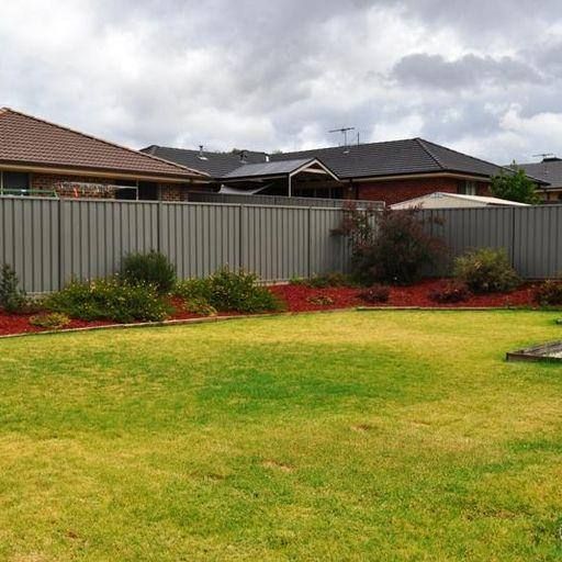 Family Home in Quiet Thurgoona Location - Photo 1