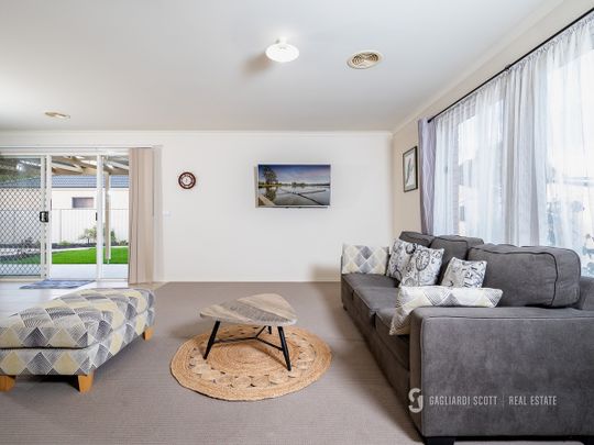 Stunning 4 bedroom home - Photo 1