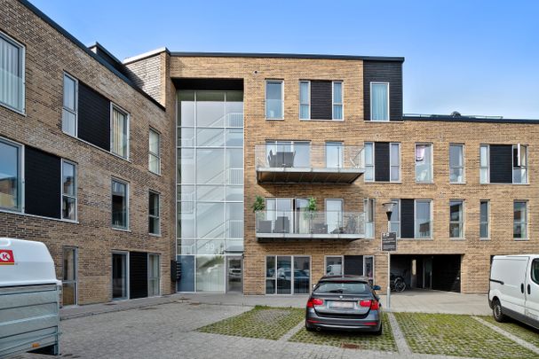 Rummelig 4-værelses lejlighed i Aalborg med gode faciliteter - Foto 1