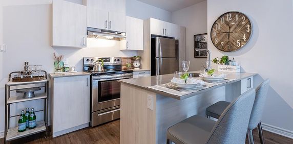 Superbe 4 1/2 (2 chambre + 2 salles de bain) à louer dans Pointe-Claire - Photo 2