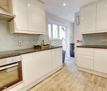 4 bedroom terraced house to rent - Photo 5
