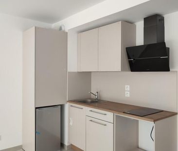 Location Appartement 2 pièces 50m² NICE 06100 - Photo 2