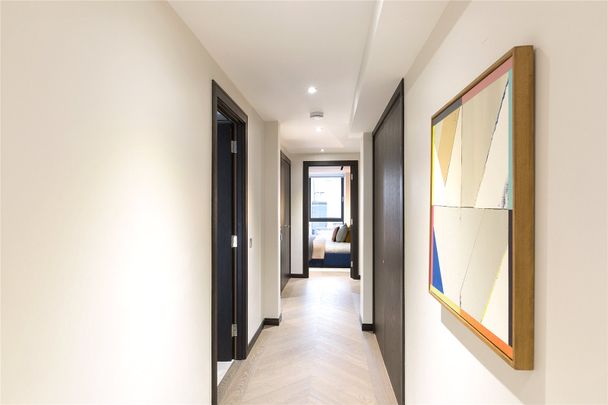 Golden Square, Soho - Photo 1