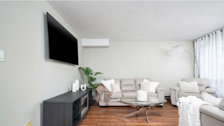 For Lease - 44 Glovers Road, Oshawa, Ontario - Photo 3