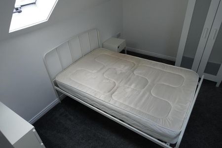 3 bedroom private hall to rent - Photo 3