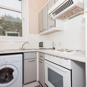 1 Bed Flat, Hardgate, AB11 - Photo 2