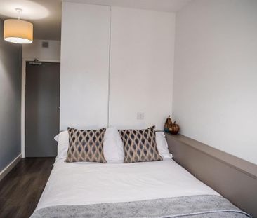 1 bedroom in a flat share to rent - Photo 4