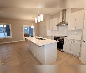 3 Bed 2.5 Bath Double Garage For Rent Orchards SW Edmonton - Photo 4