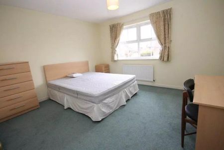 6 bedroom detached house to rent - Photo 5