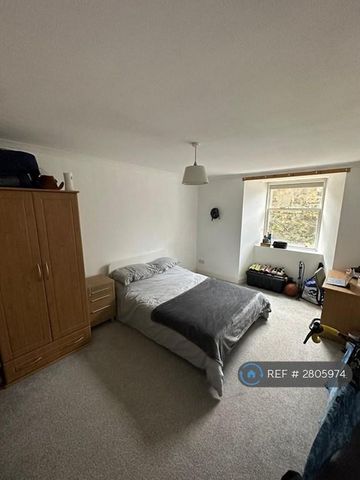 3 bedroom flat to rent - Photo 3