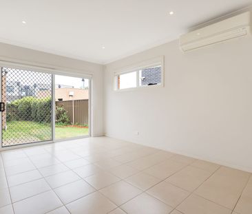 Townhouse living in the heart of Craigieburn - Photo 2