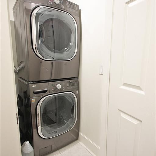 For Lease - 23 Scarletwood Street, Hamilton, Ontario - Photo 1