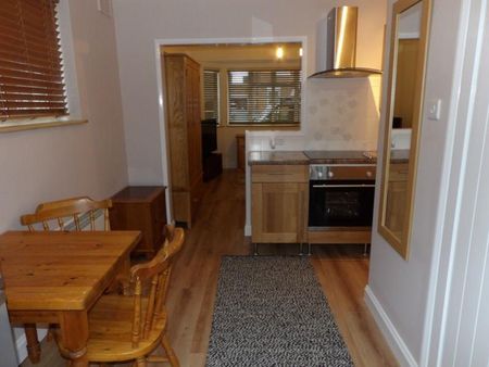 4 bedroom semi-detached house to rent - Photo 4