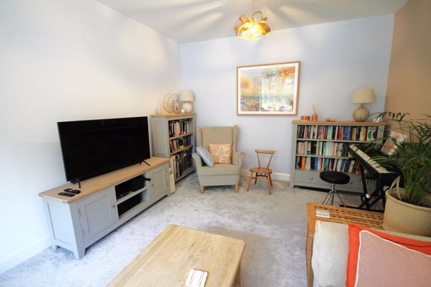 Schirmer Road, Chichester - Photo 1