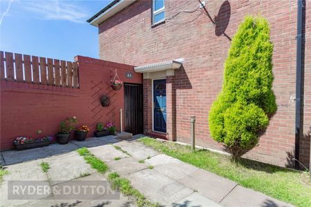 Hill Top Drive, Kirkholt, Rochdale, Greater Manchester, OL11 - Photo 3