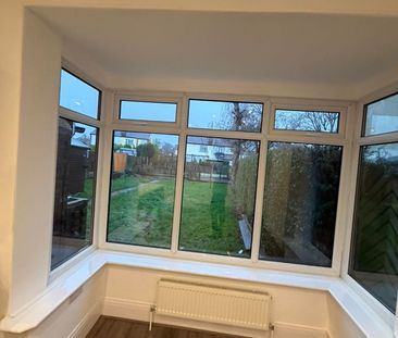 3 Bed Semi-Detached House, Queensway, LS15 - Photo 2