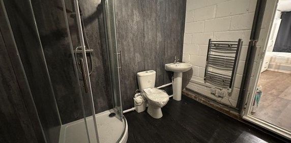 5 bedroom flat to rent - Photo 2