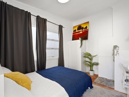 Redfern - Photo 3