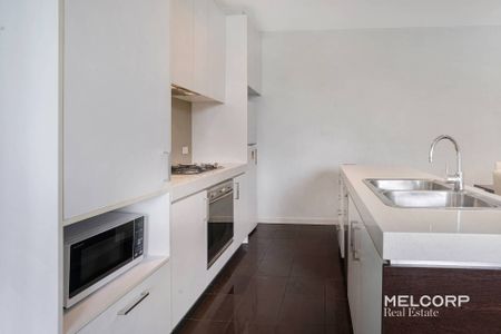 SPACIOUS 2-BEDROOM APARTMENT - FURNISHED - Photo 5