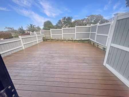 4Bed Family home + Self-Contained 1Bed - Photo 4