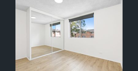 Sunny Renovated 2 Bedroom Apartment - Photo 4