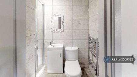 1 bedroom in a house share to rent - Photo 5