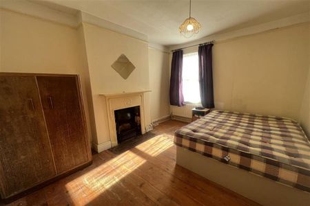 4 bedroom terraced house to rent - Photo 5