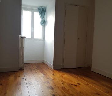 COUTANCES, centre ville, joli trois pièces - Photo 3