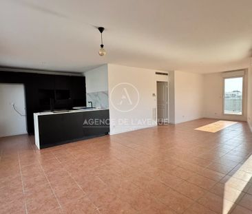 Location Appartement 4 pièces 92m² LA SEYNE SUR MER 83500 - Photo 2