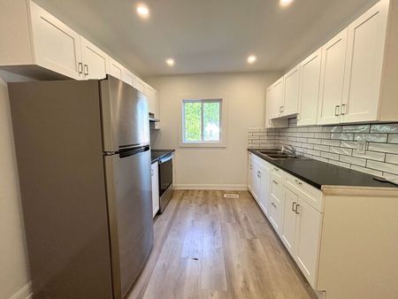 $2,095 / 4 br / 1 ba / 26 Cayuga st unit B - Photo 2