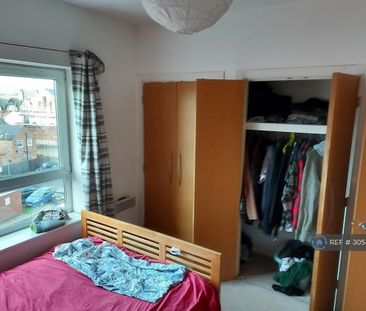 3 bedroom flat to rent - Photo 6