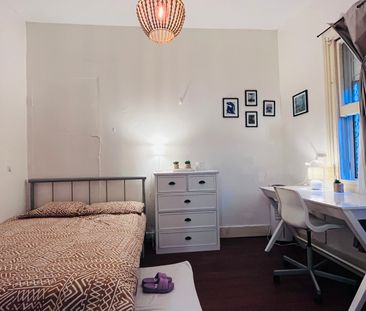 Bondi Junction - Photo 3