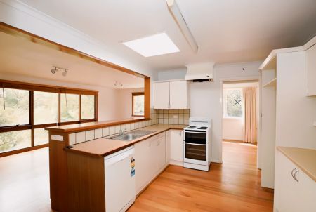 3 Bed, 1 Bath - Photo 5