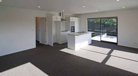 Tidy, Sunny & Easy Care - Photo 5