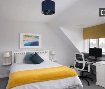 Room for rent in 4-bedroom house in Rathcoole, Dublin - Photo 6
